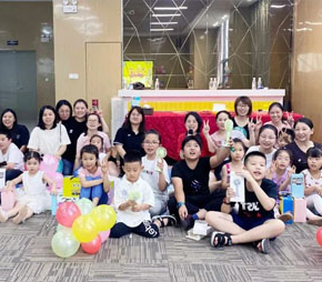 组织员工亲子活动，让孩子们收获了欢乐，增长了见识， 结识了新朋友，更是让孩子们了解了父母的工作环境及内容，加强了亲子关系，进一步拉近企业与员工家庭的距离，增强子女对父母工作的理解和支持，提升员工的满足感和幸福感。